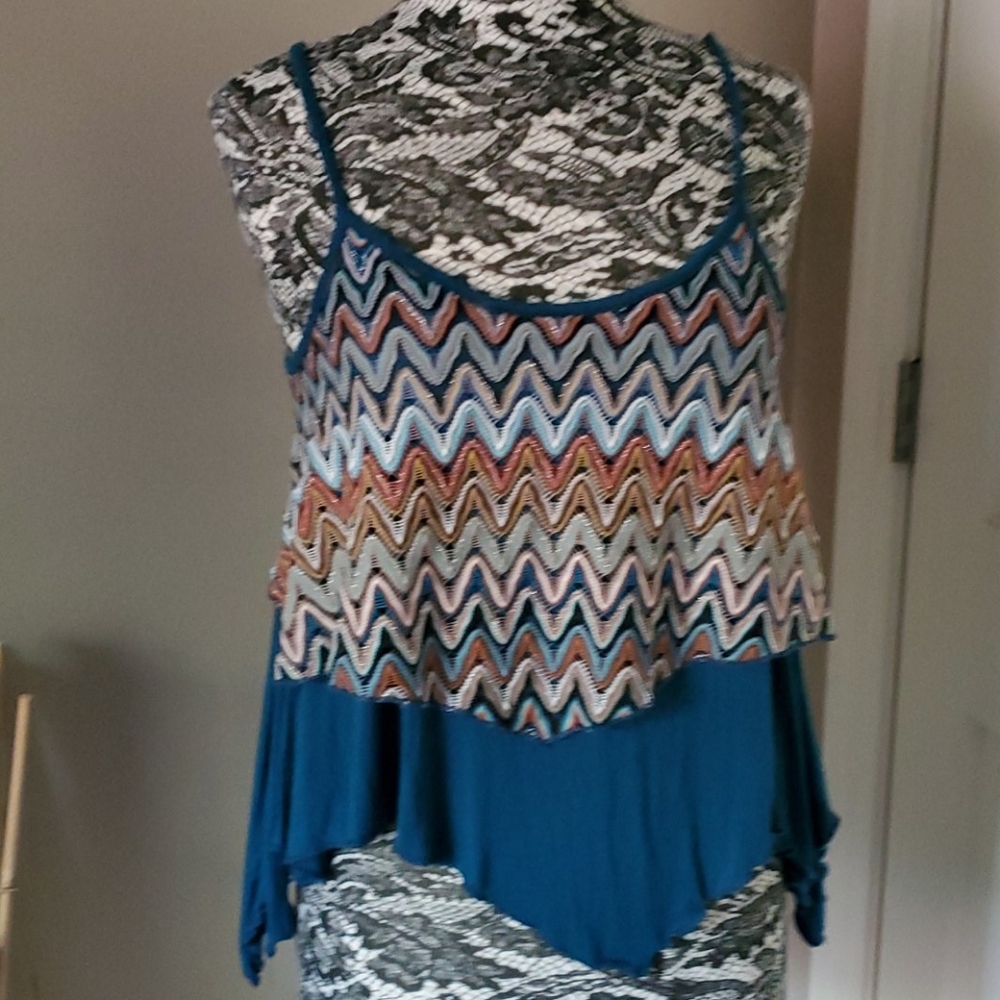 Rue 21 asymmetric hem tank top, size M - Picture 2 of 4